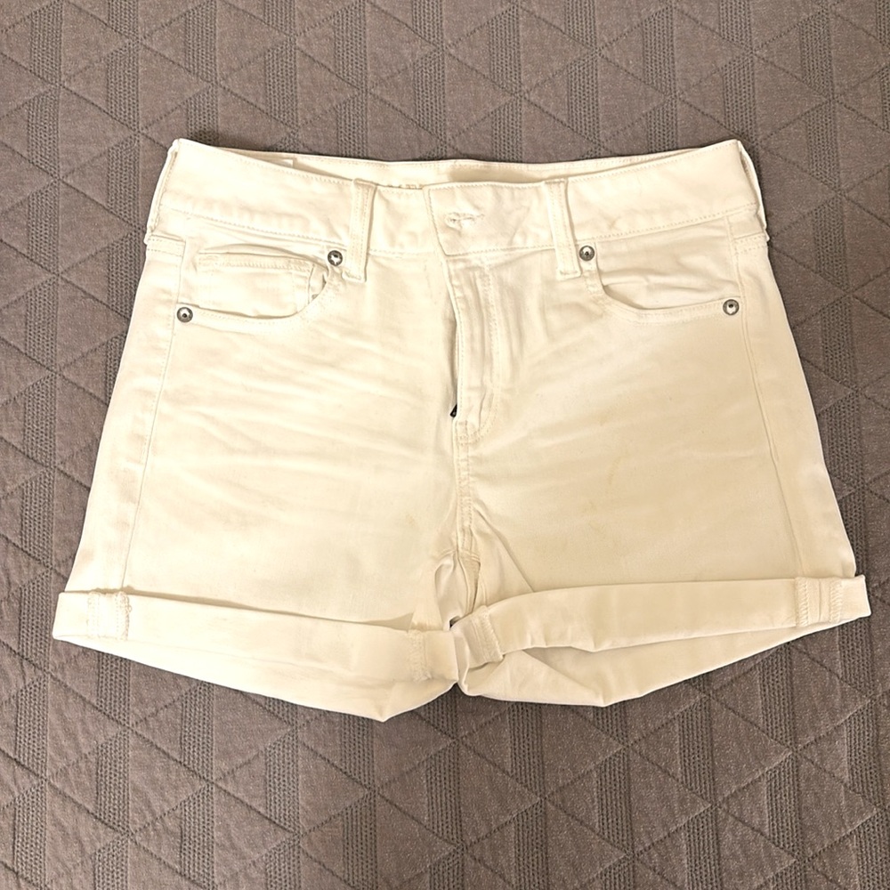Excellent condition white American Eagle shorts